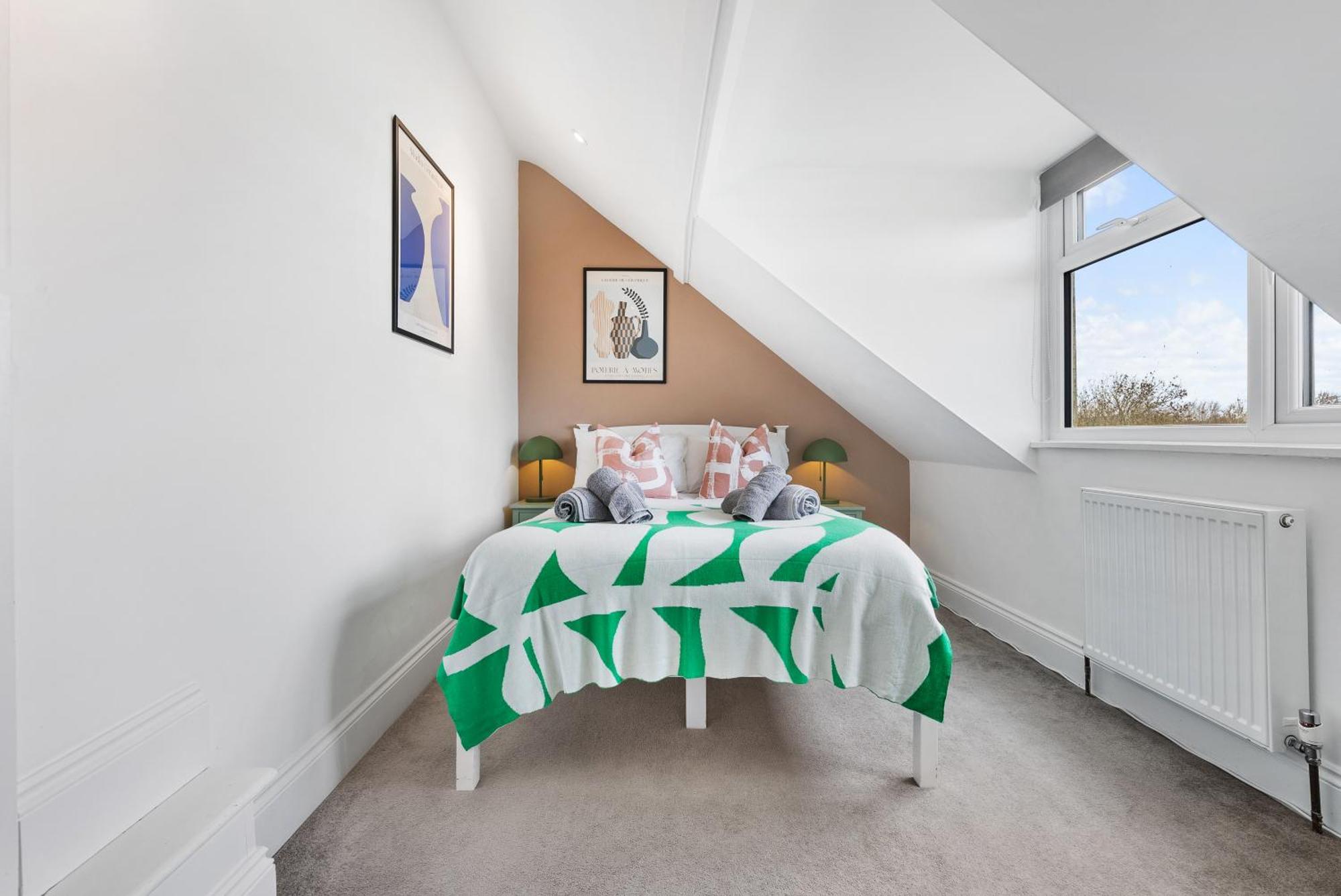 Long Term And Summer Special Offer! 5-Bedroom Spacious, Stunning Design, Sociable Areas & Cosy House Near South Downs Park, Sleeps 11 With Games Room, Private Parking And Garden- By Blue Puffin Stays Waterlooville Ngoại thất bức ảnh