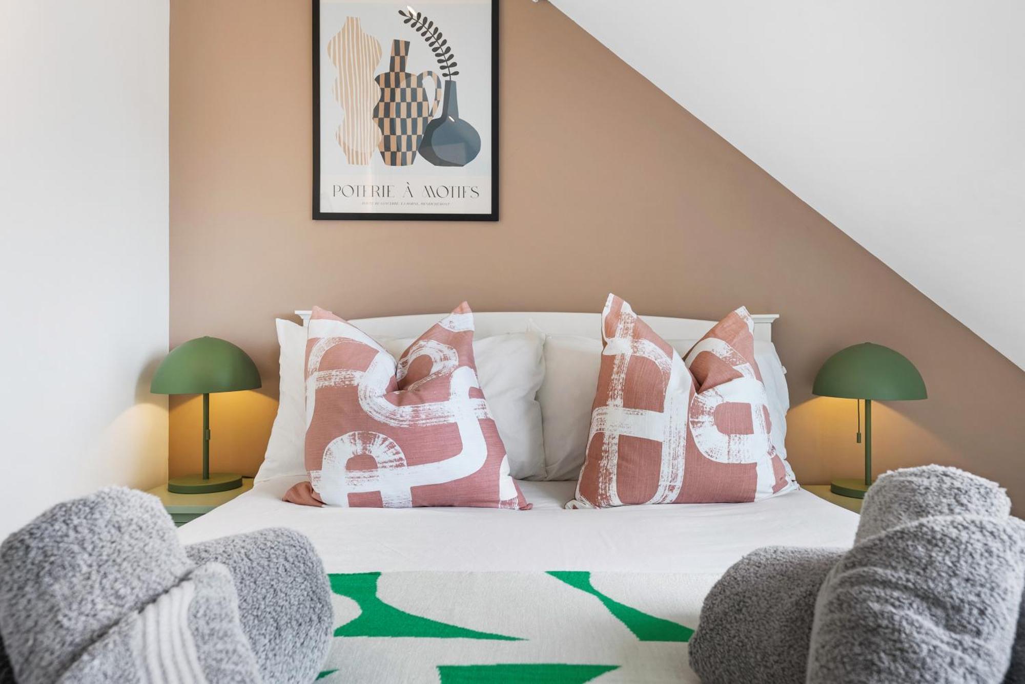 Long Term And Summer Special Offer! 5-Bedroom Spacious, Stunning Design, Sociable Areas & Cosy House Near South Downs Park, Sleeps 11 With Games Room, Private Parking And Garden- By Blue Puffin Stays Waterlooville Ngoại thất bức ảnh