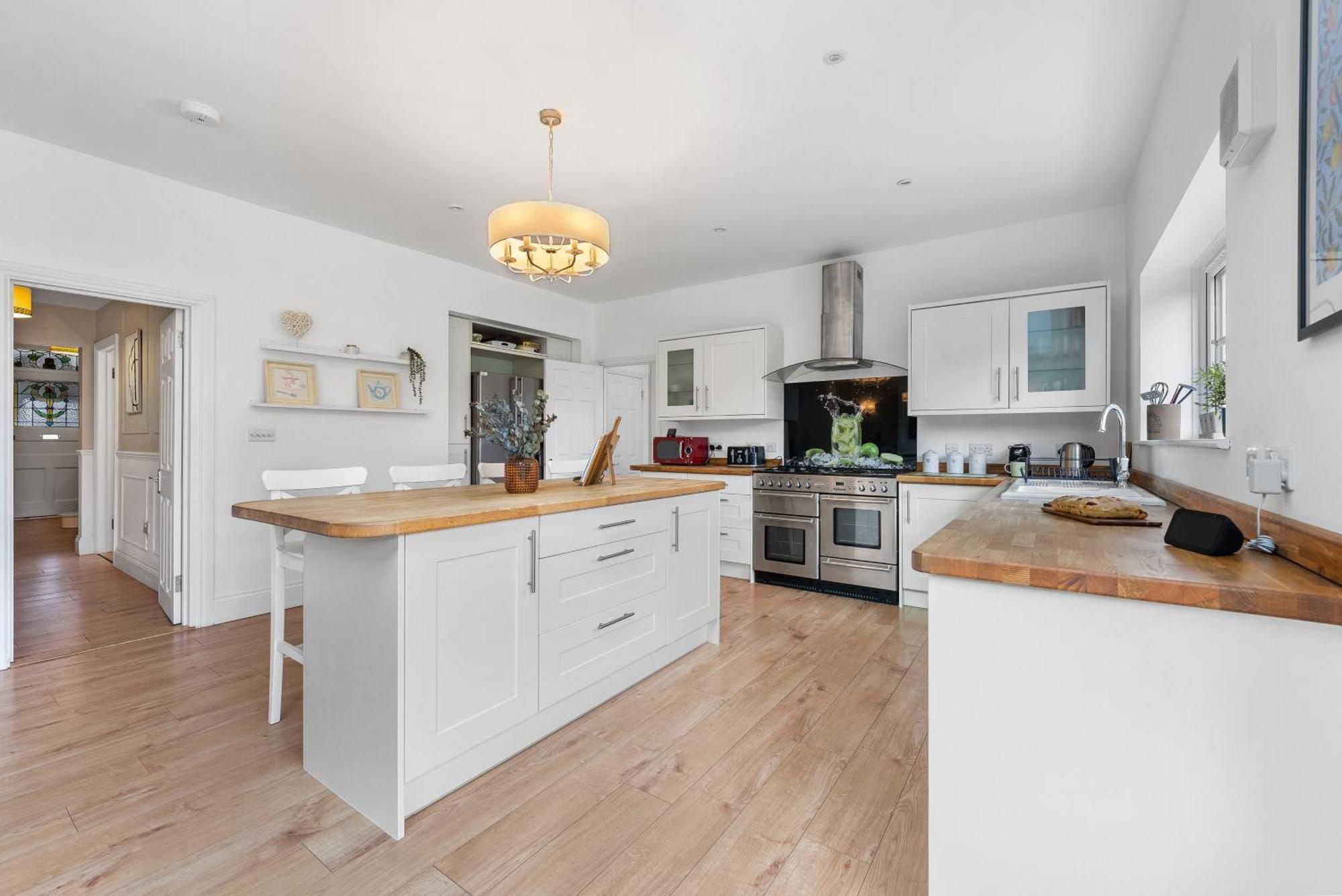 Long Term And Summer Special Offer! 5-Bedroom Spacious, Stunning Design, Sociable Areas & Cosy House Near South Downs Park, Sleeps 11 With Games Room, Private Parking And Garden- By Blue Puffin Stays Waterlooville Ngoại thất bức ảnh