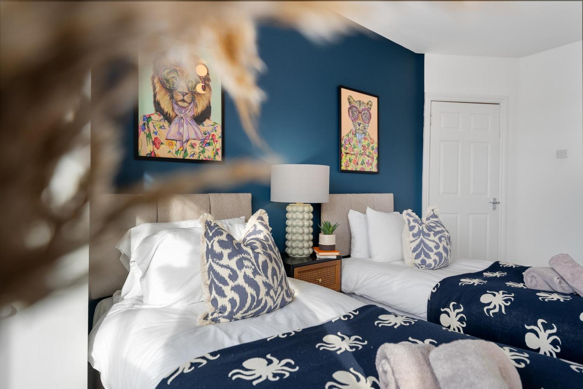 Long Term And Summer Special Offer! 5-Bedroom Spacious, Stunning Design, Sociable Areas & Cosy House Near South Downs Park, Sleeps 11 With Games Room, Private Parking And Garden- By Blue Puffin Stays Waterlooville Ngoại thất bức ảnh