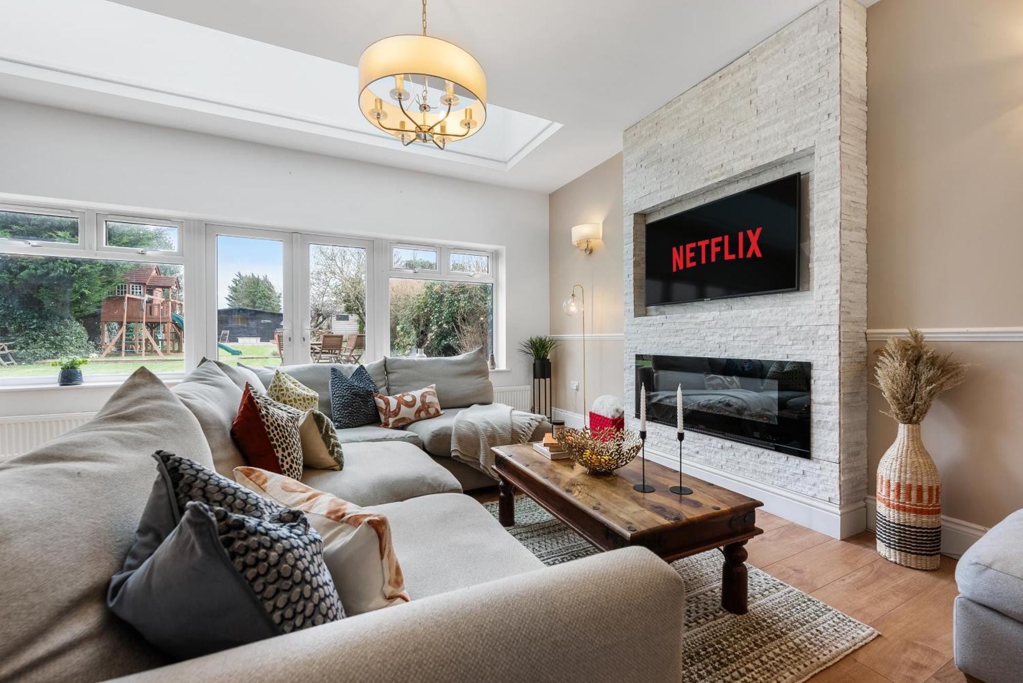Long Term And Summer Special Offer! 5-Bedroom Spacious, Stunning Design, Sociable Areas & Cosy House Near South Downs Park, Sleeps 11 With Games Room, Private Parking And Garden- By Blue Puffin Stays Waterlooville Ngoại thất bức ảnh